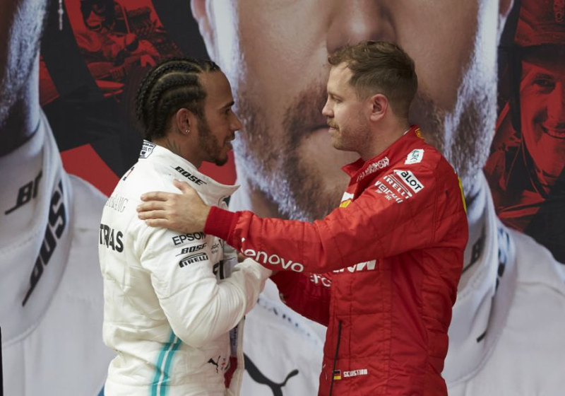 Vettel spreekt waardering voor Hamilton uit: "Hij is degene die eruit springt"