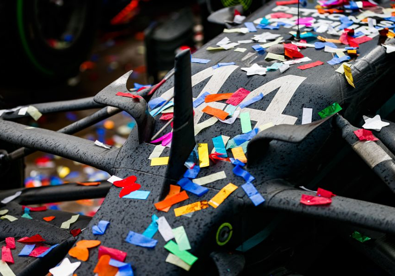 Mercedes daagt fans uit: "Bij 1 miljoen retweets wordt dit onze livery"