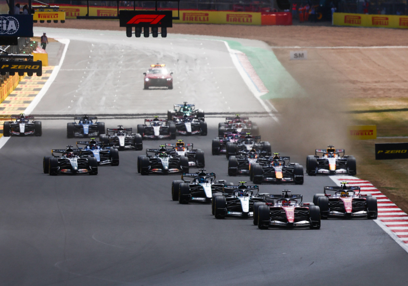 Het internet reageert op controversieel einde in Silverstone: "Wat een oplichterij"