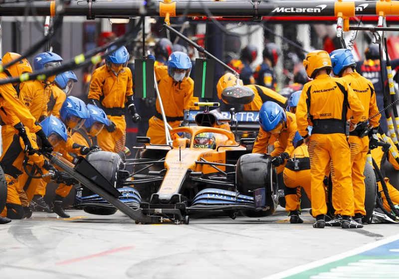 Norris kritisch op Bottas: 'Heeft nog wat te leren over racen in het gedrang'