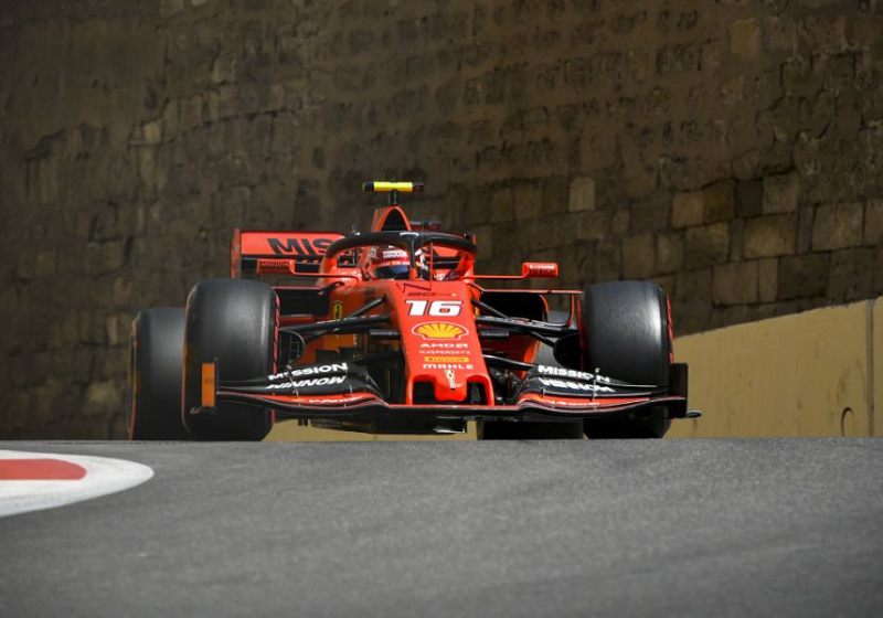 3e vrije training Baku: Ferrari indrukwekkend snel, Verstappen klokt derde tijd