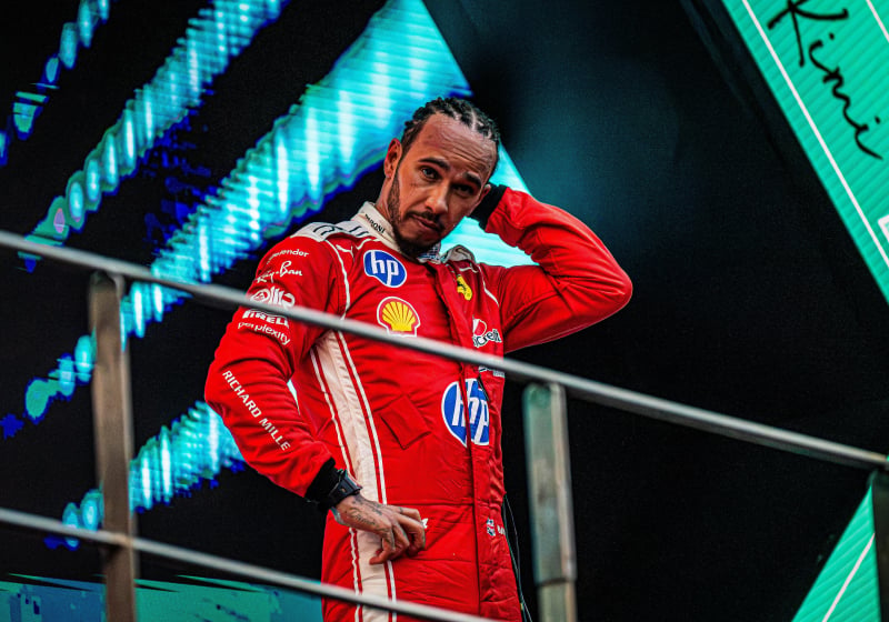 Hamilton glashelder over Alonso: 'Veel coureurs vooraan kunnen niet tippen aan zijn talent'