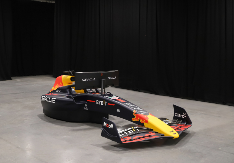 Anuncian venta de simulador con el RB18 de Checo y Verstappen