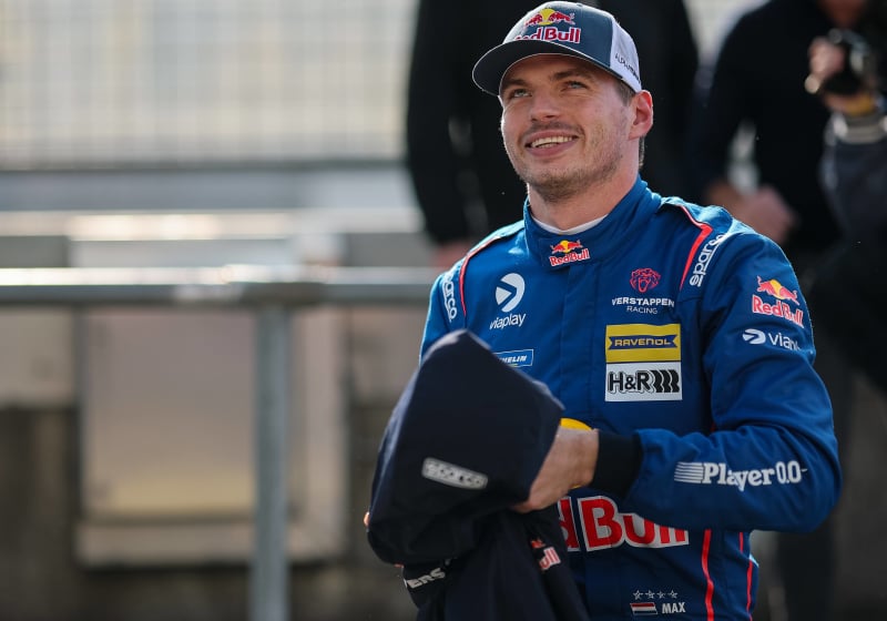 Verstappen 'heel comfortabel' en reageert op winst met Mercedes: "Racen hier is fantastisch"