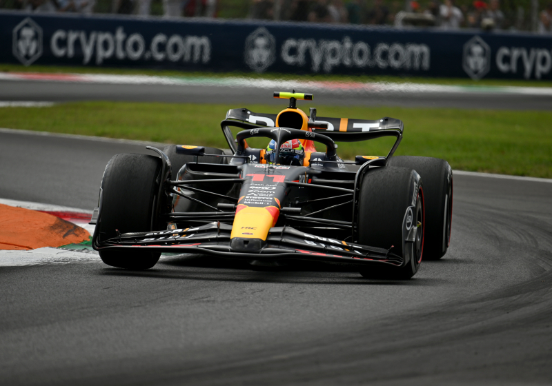 Checo Pérez recibe castigo de 5 segundos