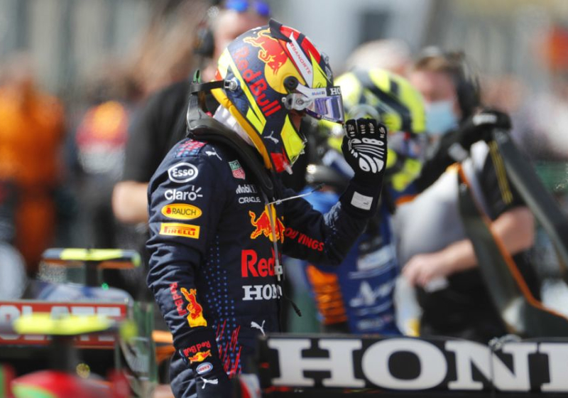 Pérez onder vuur op social media: "Kan Verstappen een andere teamgenoot krijgen?"