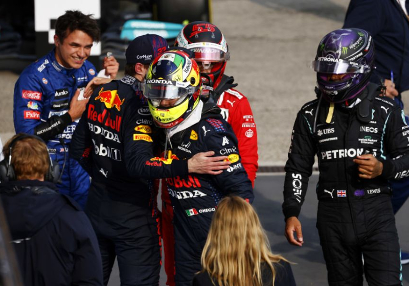Horner lovend over Verstappen: 'Reed de wielen weer eens van zijn auto'
