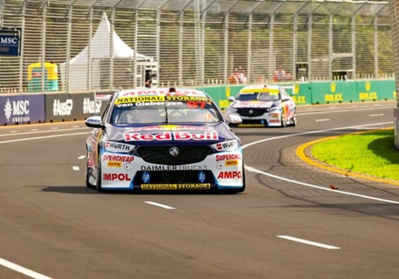 Fernando Alonso y Checo Pérez cambian Fórmula 1 por Supercars