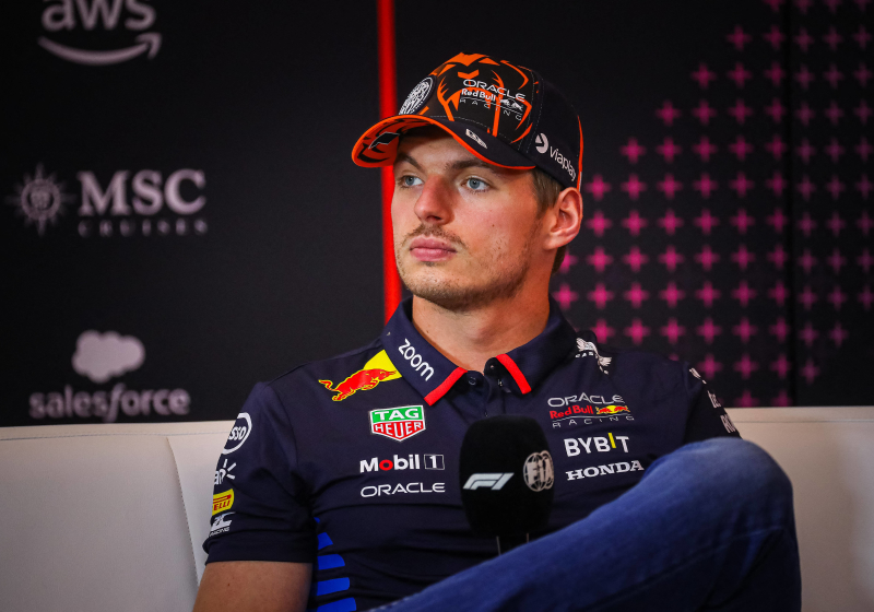 FIA straft Verstappen niet voor te laat verschijnen op persconferentie: dit is waarom