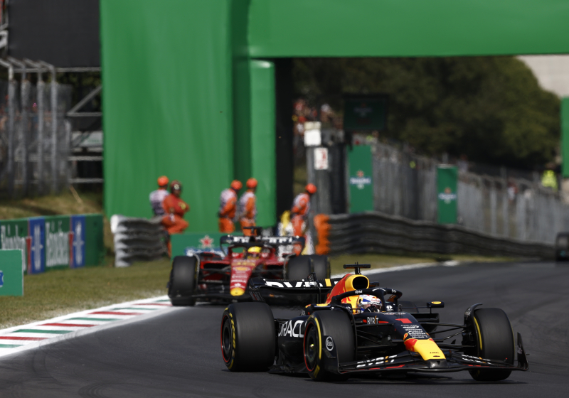 Zo reageert het internet op de zege van Verstappen: "Hij heeft de Monza-vloek verbroken"