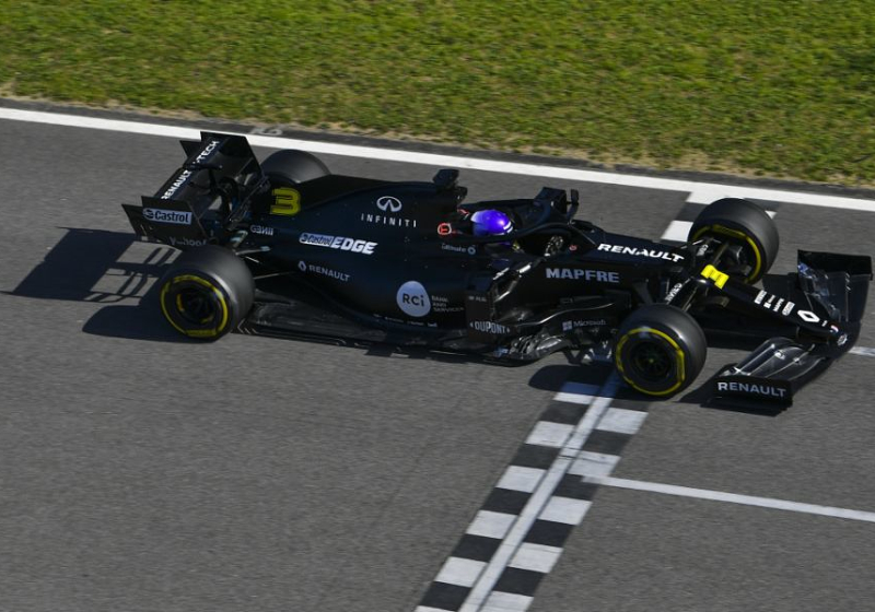 LIVE: De vrijdag in Barcelona: Weer een Red Bull in het grind, Renault aan kop