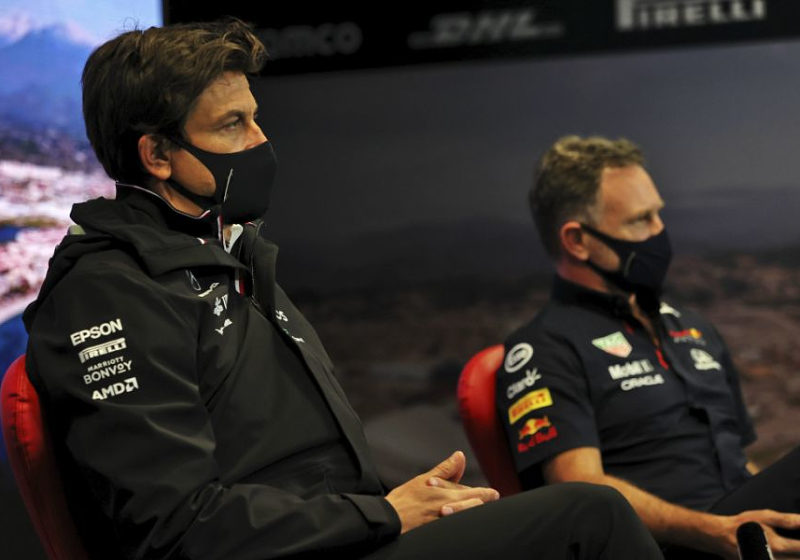 Wolff teleurgesteld door Horner: "Dat hij nadenkt over dit soort dingen is zorgwekkend"