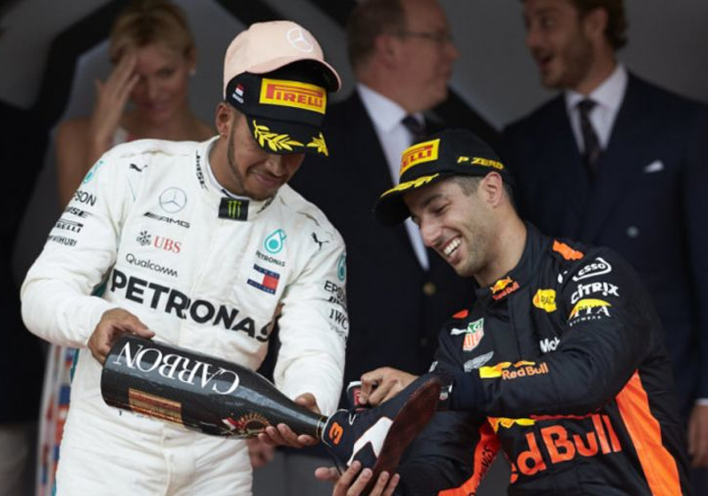 Hamilton hails 'brave' Ricciardo career move