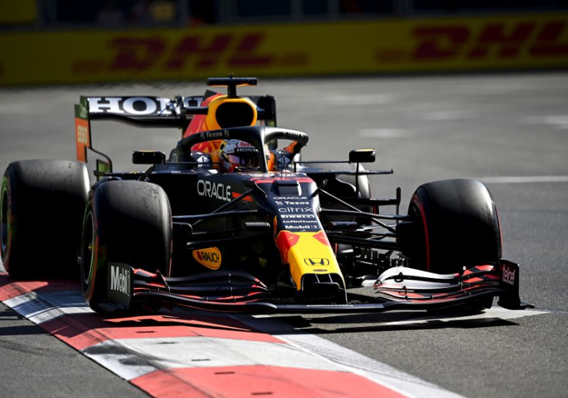 Horner stipt grote verschil met Mercedes aan: 'Zij zijn voorzichtiger met de banden'