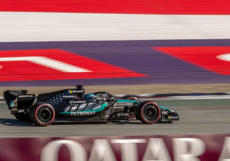 Verstappen verkleint achterstand, Russell pakt snelste tijd af van Antonelli