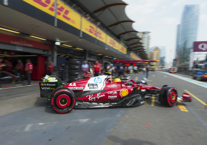 Hamilton en Ferrari doen goede zaken in tweede training Bakoe, Verstappen zesde