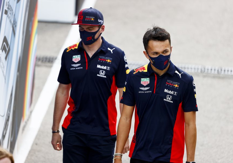Albon: ¡Verstappen me hizo sentir como si estuviera conduciendo un autobús!