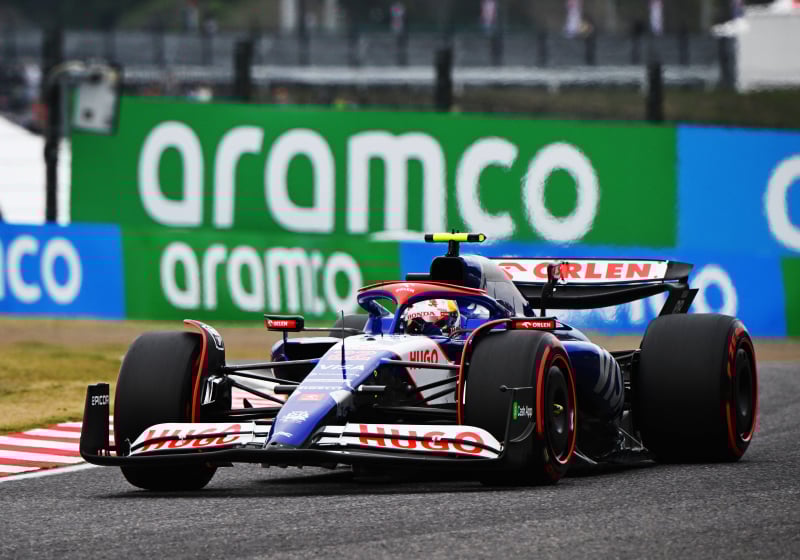 ¡Tsunoda echa a Ricciardo!