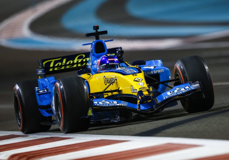 F1 must learn from "spectacular" Renault "relic of the past" - Wolff