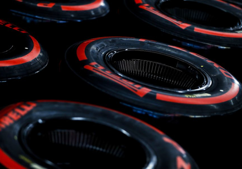 Hamilton haalt uit naar Pirelli: ''Switch naar andere bandenleverancier als het nodig is''