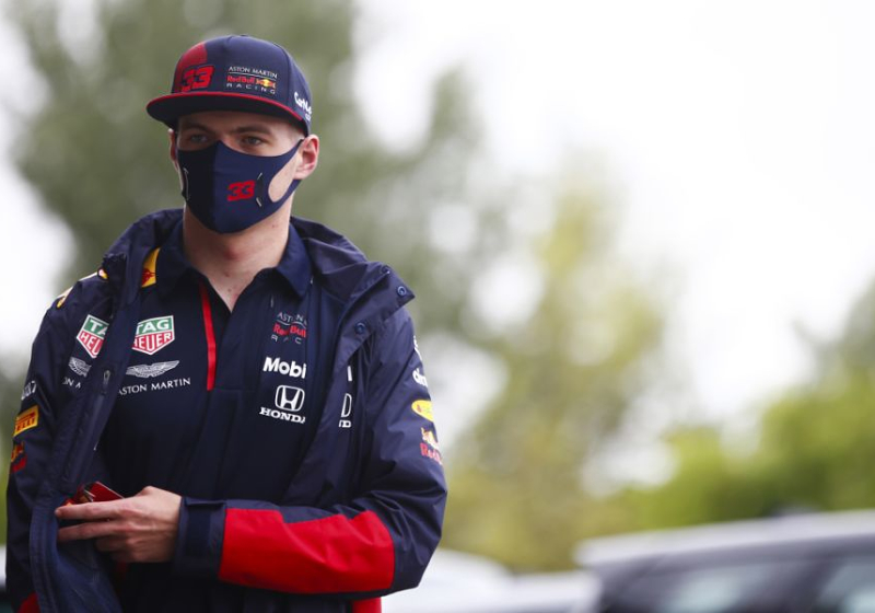 Verstappen in the wall ahead of race start