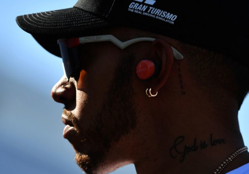 Hamilton: "In de ochtend van de Grand Prix lag onze auto nog in miljoen stukjes"