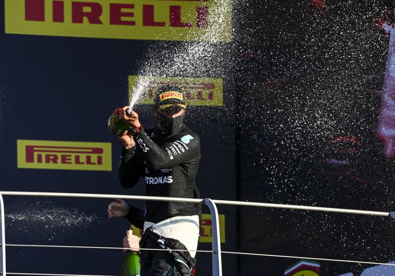 Hamilton reageert op felle kritiek: "Zal mijn platform blijven gebruiken"