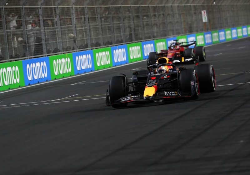 Verstappen over verschil tussen vechten met Hamilton en Leclerc