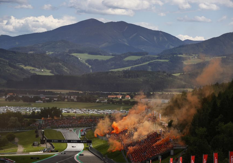 Hamilton, furioso por el festejo de los aficionados de Verstappen