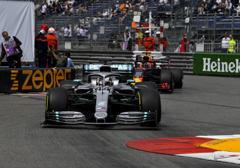 2e vrije training Monaco: Mercedes domineert opnieuw, lekkage bij Verstappen
