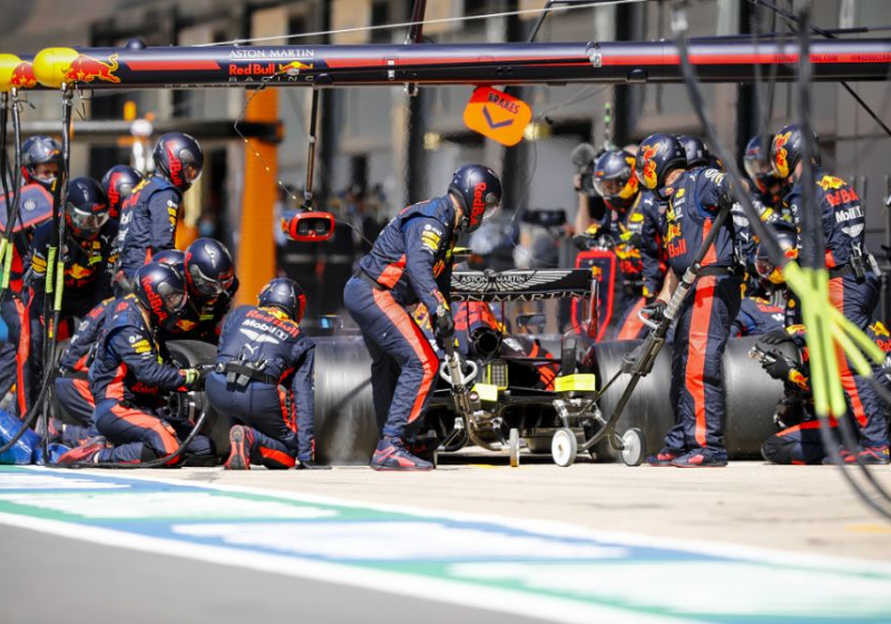 ¿Cómo se hace una parada en pits?