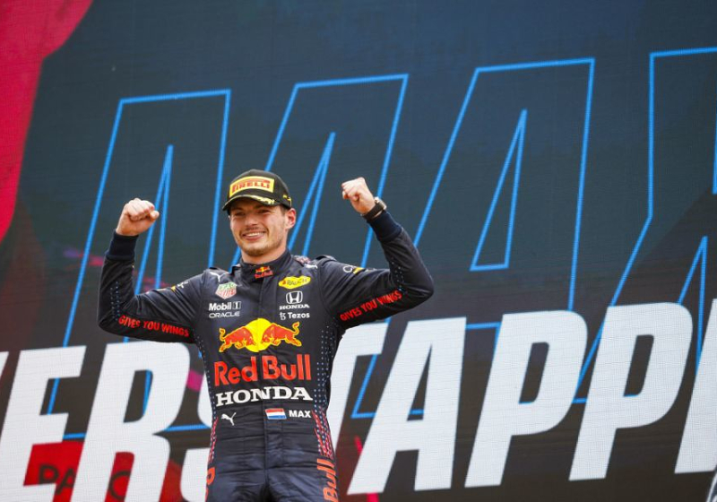 Verstappen over rivaliteit met Hamilton: 'Ik geloof écht dat ik de snelste ben'