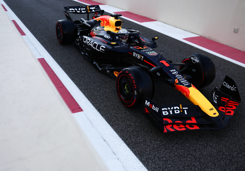 Verstappen ontvangt straf van tien seconden voor startcrash met Piastri