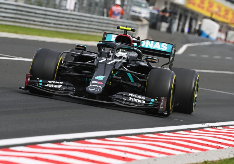 Wolff weet niet waar witte rook uit Mercedes-motoren vandaan komt
