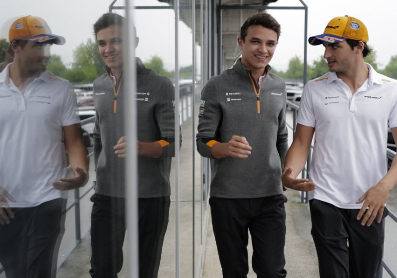 Sainz: ''Norris ziet eruit als een kind, maar is een echte gentleman!''