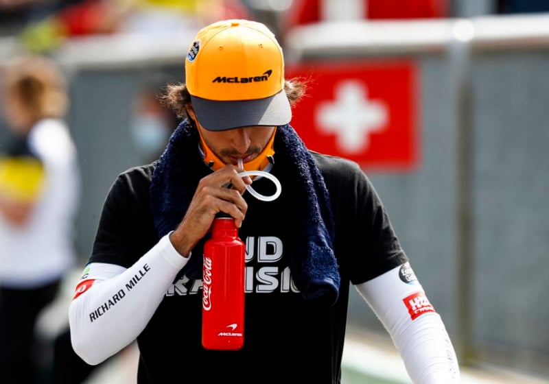 Sainz na zinderend gevecht om overwinning: "We waren zéér dichtbij"