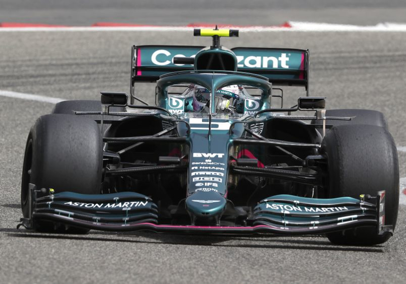 Vettel over nieuwe Pirelli-banden voor 2022: "Ze maken het zicht slechter"