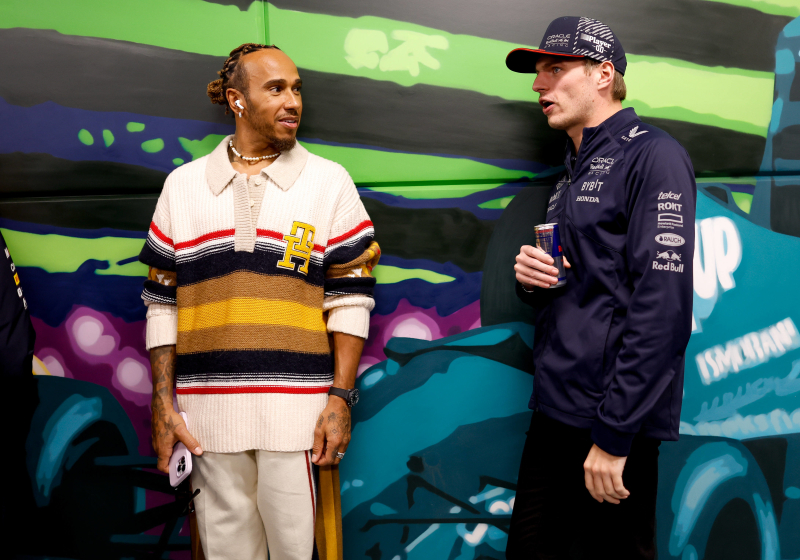 Windsor richt blik op Hamilton en Leclerc bij Ferrari: "Gunnen elkaar niet veel ruimte"