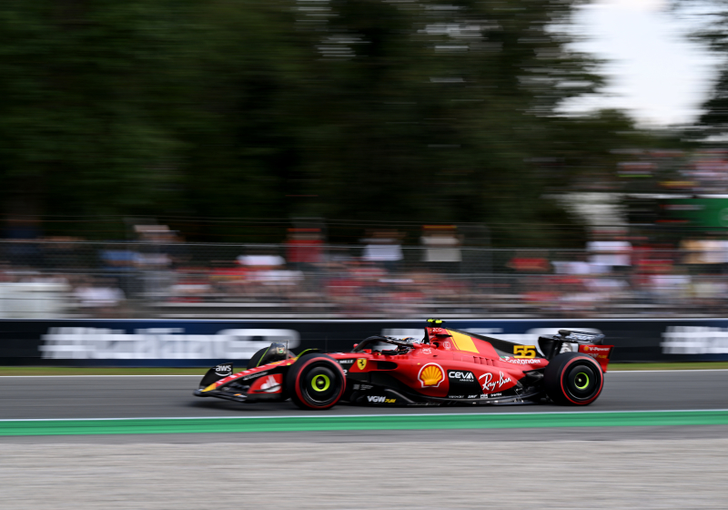 Sainz pakt pole position voor Italiaanse Grand Prix voor juichende tifosi