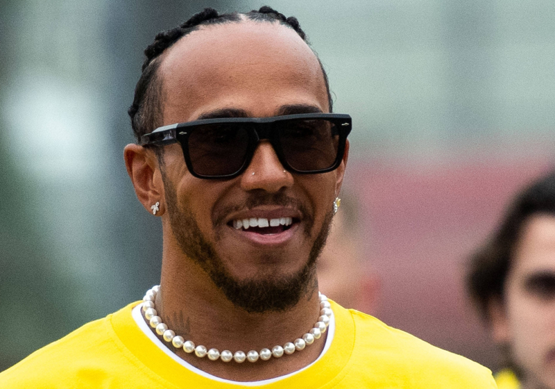 Hamilton blikt terug op eerste Formule 1-zege: "Ik had dat weekend zoveel support"