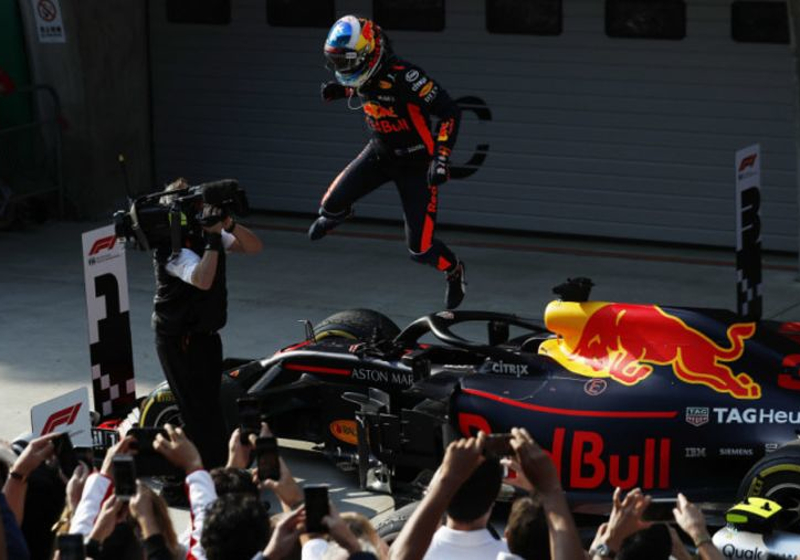 Daniel Ricciardo: 'Zege in China helpt, maar nog niet genoeg om te blijven'