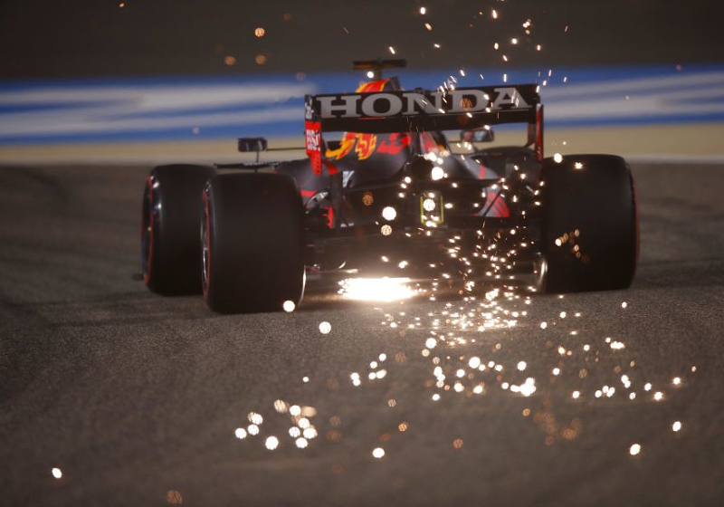 Horner onthult: "Verstappen verloor één tiende dankzij beschadigde vloer"