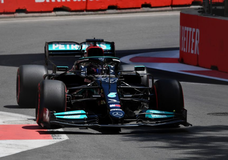 Het internet reageert op kwalificatie Bakoe: 'Hamilton heeft weer eens geluk'