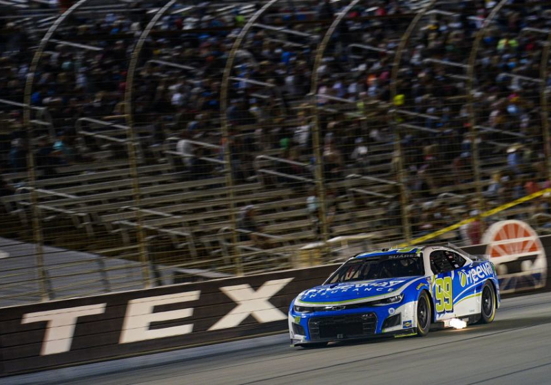Denny Hamlin gana la Charlotte Motor Speedway