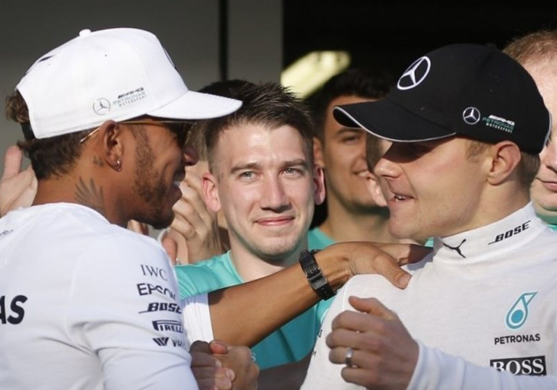 Hamilton over één-twee van Mercedes: "Valterri was ongelooflijk"