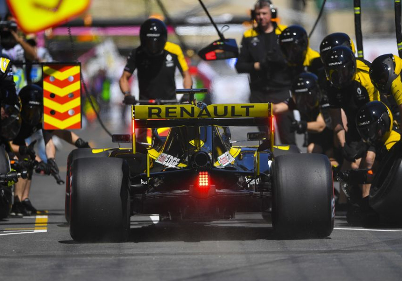 Ricciardo: 'Misschien is het tijd om wat inhaalacties te laten zien'