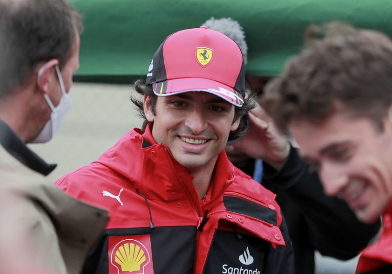 Charles Leclerc: Carlos Sainz va a brillar muy pronto