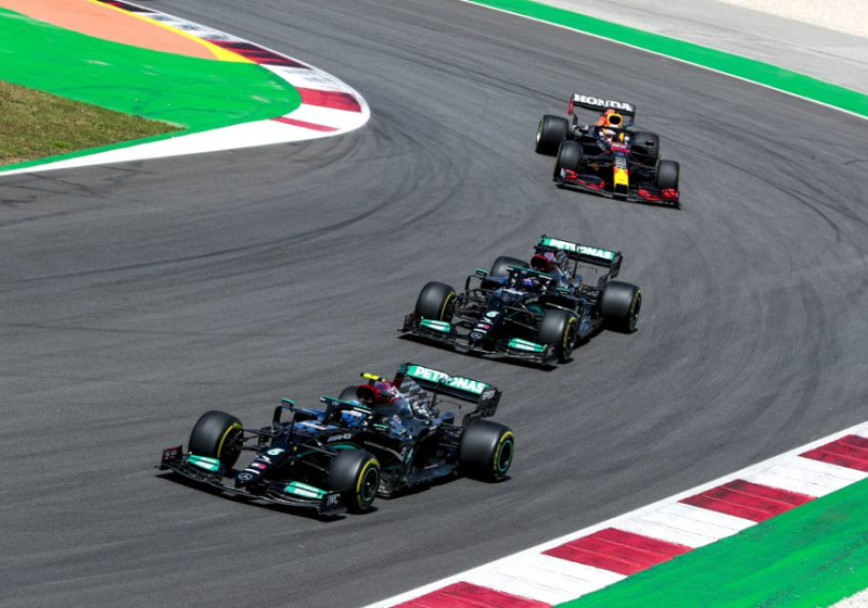 Waarom Verstappen en de Mercedes-coureurs in Spanje op de rode band starten