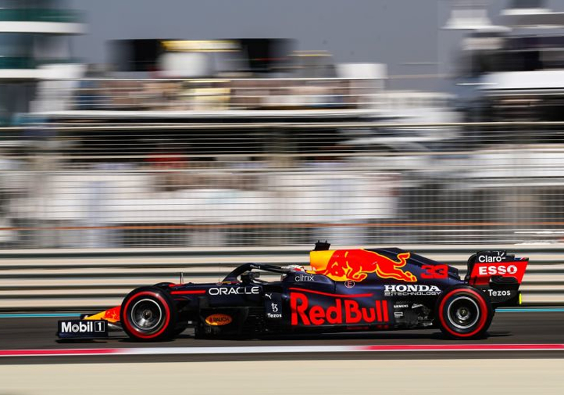 Eerste vrije training Abu Dhabi: Verstappen trapt finaleweekend als snelste af