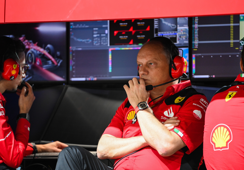 El jefe de Ferrari revela DETALLES de su relación con Sainz y Leclerc